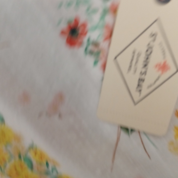 NEW ST JOHN'S BAY Floral Women's Top - White with Yellow and Red Accents - Picture 4 of 13
